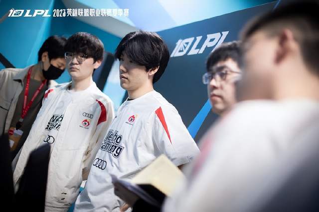 在高强度的 在高强度的